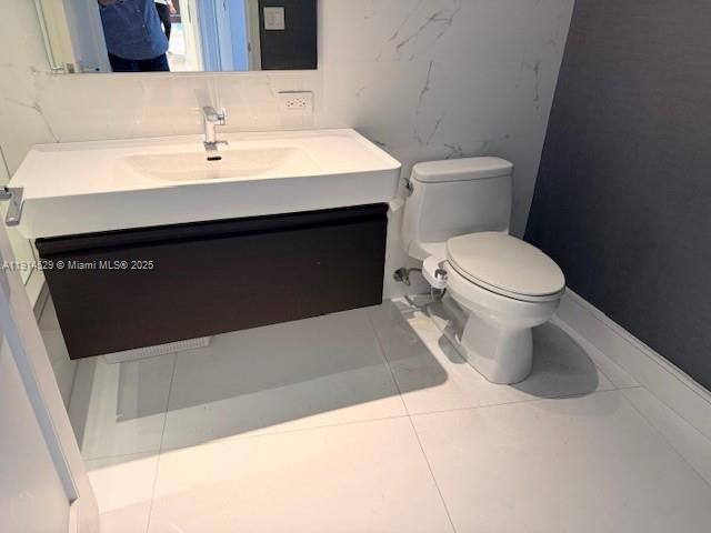 Carbonell #906 image #18