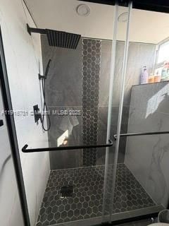 Hollywood Towers #401 image #17