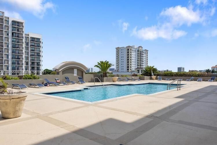 Douglas Grand #406 image #15