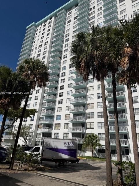 Winston Towers #514 image #18