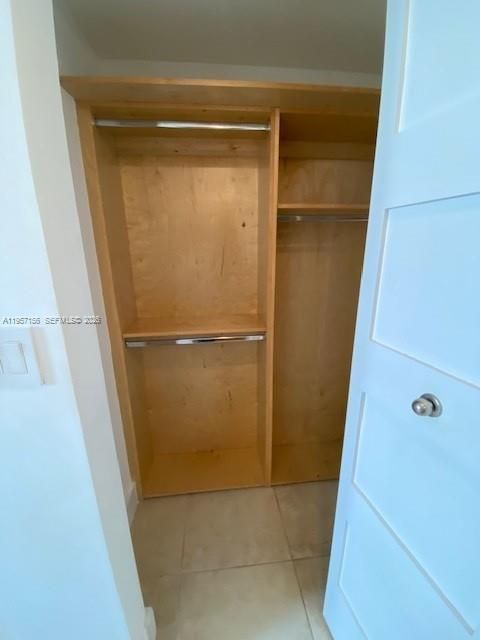 55 Merrick #552 image #23