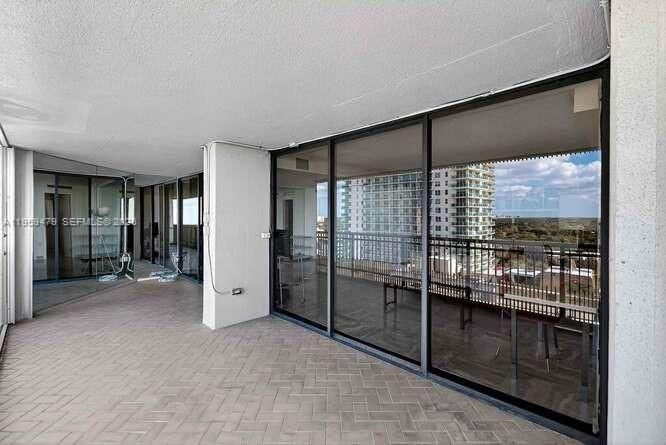 Yacht Harbour #17D image #14