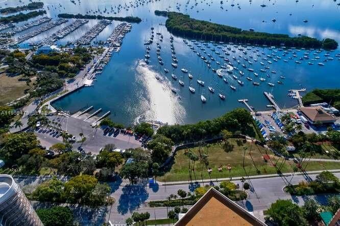 Yacht Harbour #17D image #36