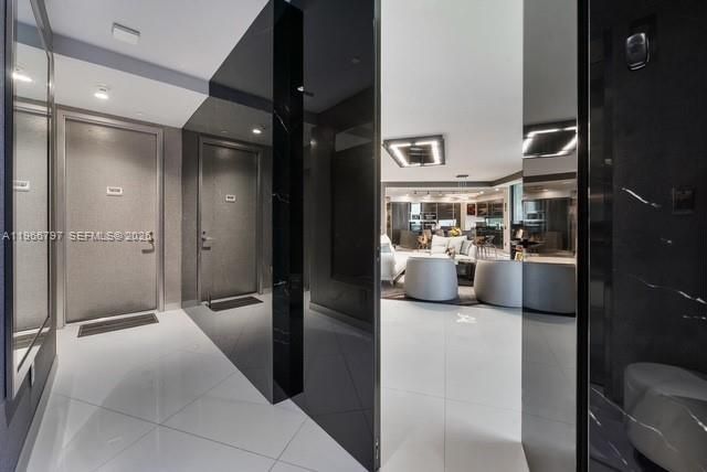 Porsche Design Tower #1605 image #11