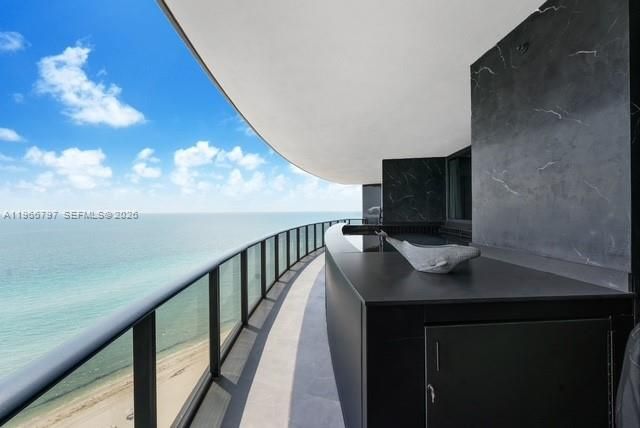 Porsche Design Tower #1605 image #15