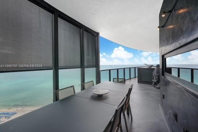 Porsche Design Tower #1605 image #17