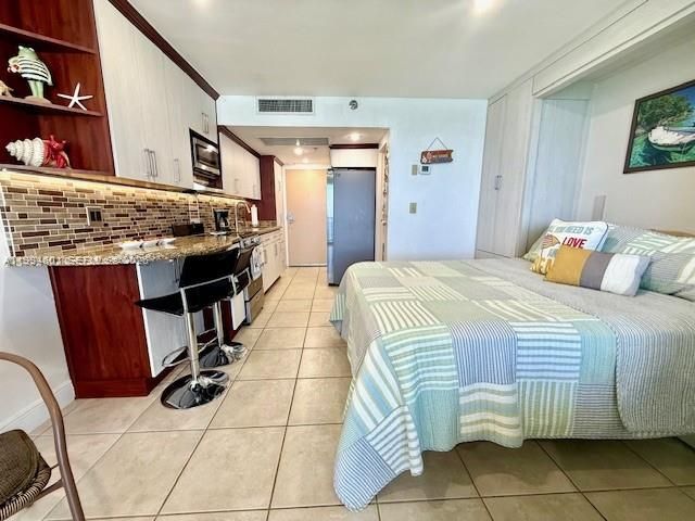 Aventura Beach Club #1147 image #7