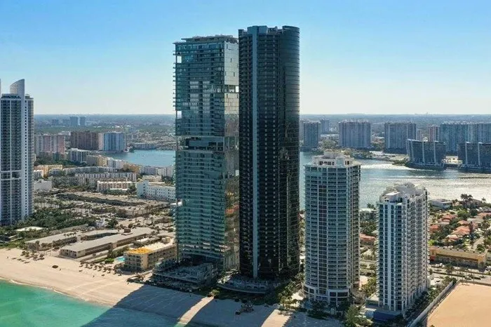 Porsche Design Tower, Sunny Isles Beach