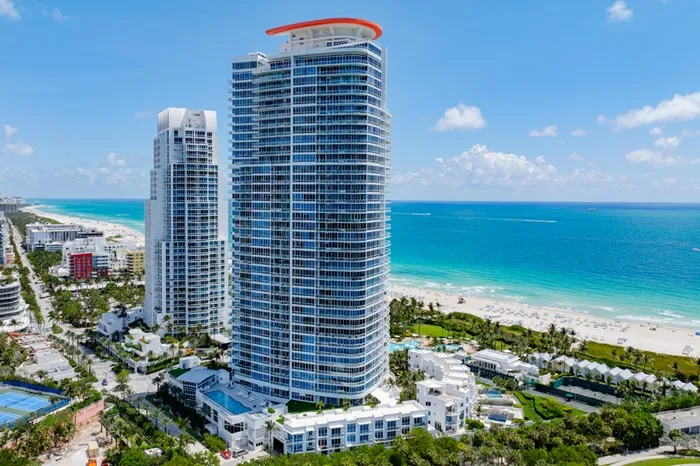 Continuum I South– 100 S. Point Drive