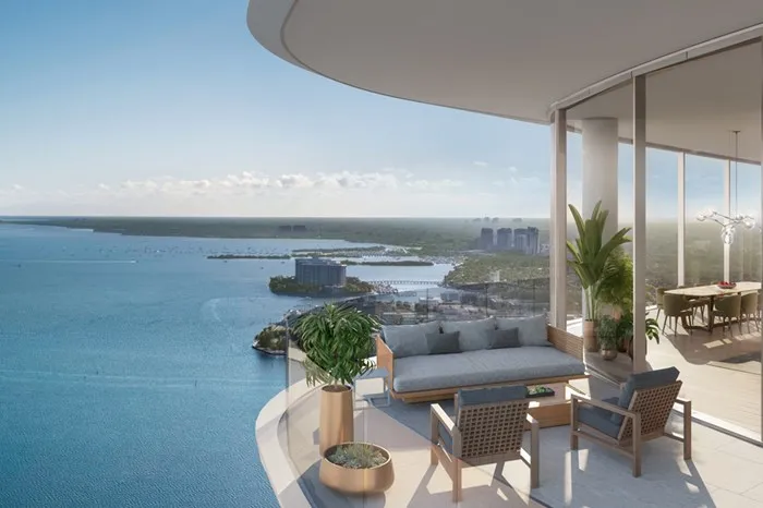 Una - Balcony with a View