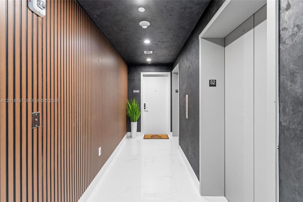 Unit 5206