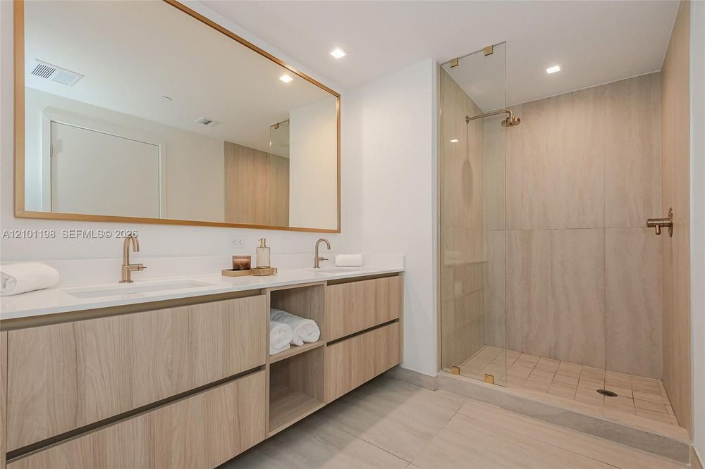 Unit 2208
