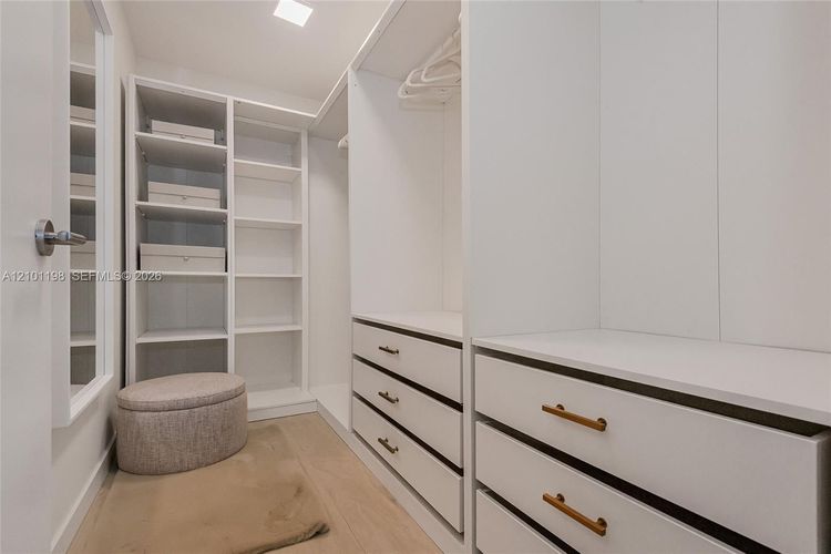 Unit 2208